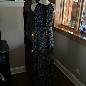 White House Black Market size 4 maxi